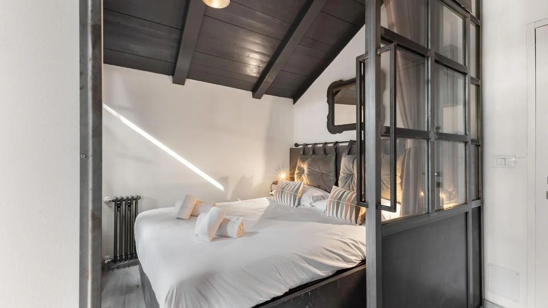 Tortona Metro 200M - Charming Attic - Wifi Apartman Milánó