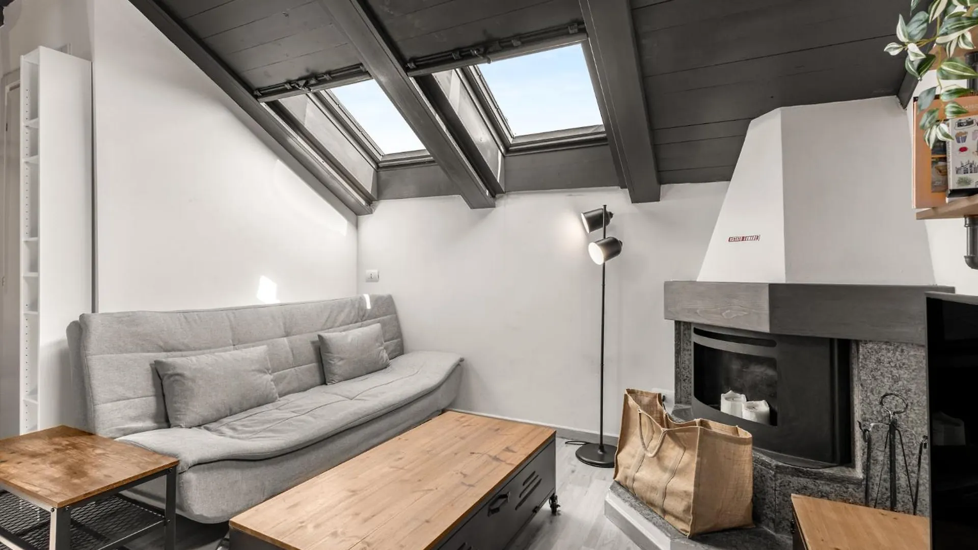 Tortona Metro 200M - Charming Attic - Wifi Apartman Milánó