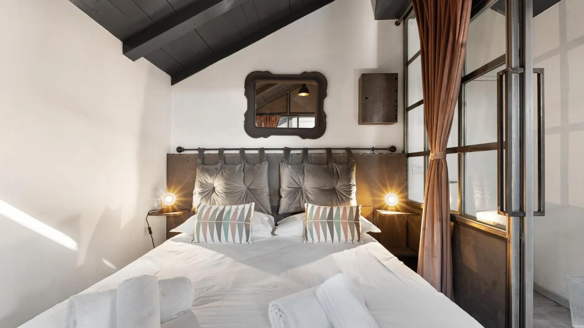 Apartamento Tortona Metro 200M - Charming Attic - Wifi Milán