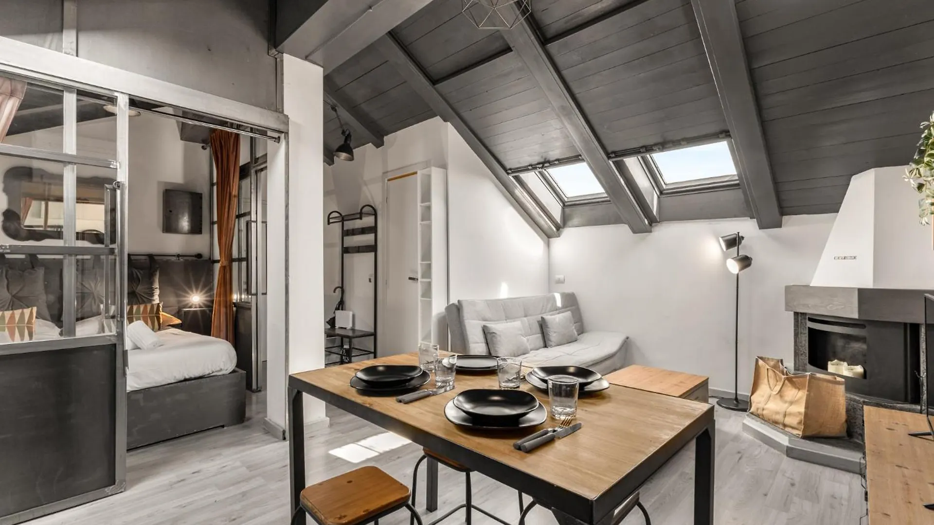 Apartamento Tortona Metro 200M - Charming Attic - Wifi Milán 0*,