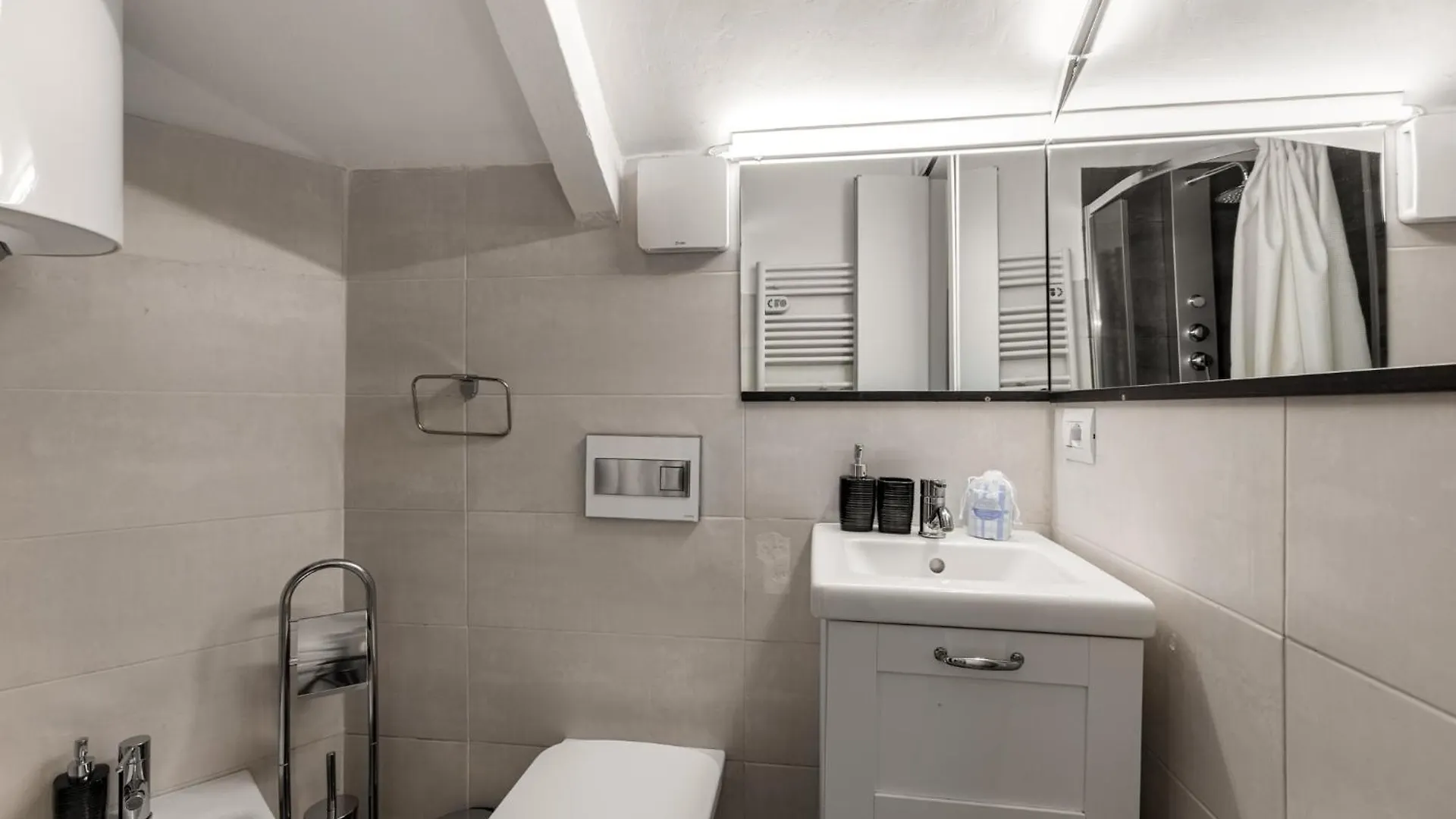 Apartamento Tortona Metro 200M - Charming Attic - Wifi Milán