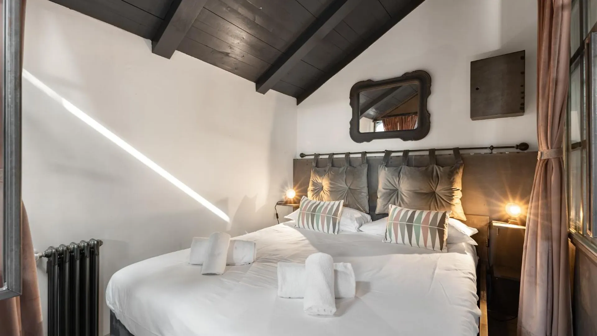 Apartamento Tortona Metro 200M - Charming Attic - Wifi Milán 0*,  Italia