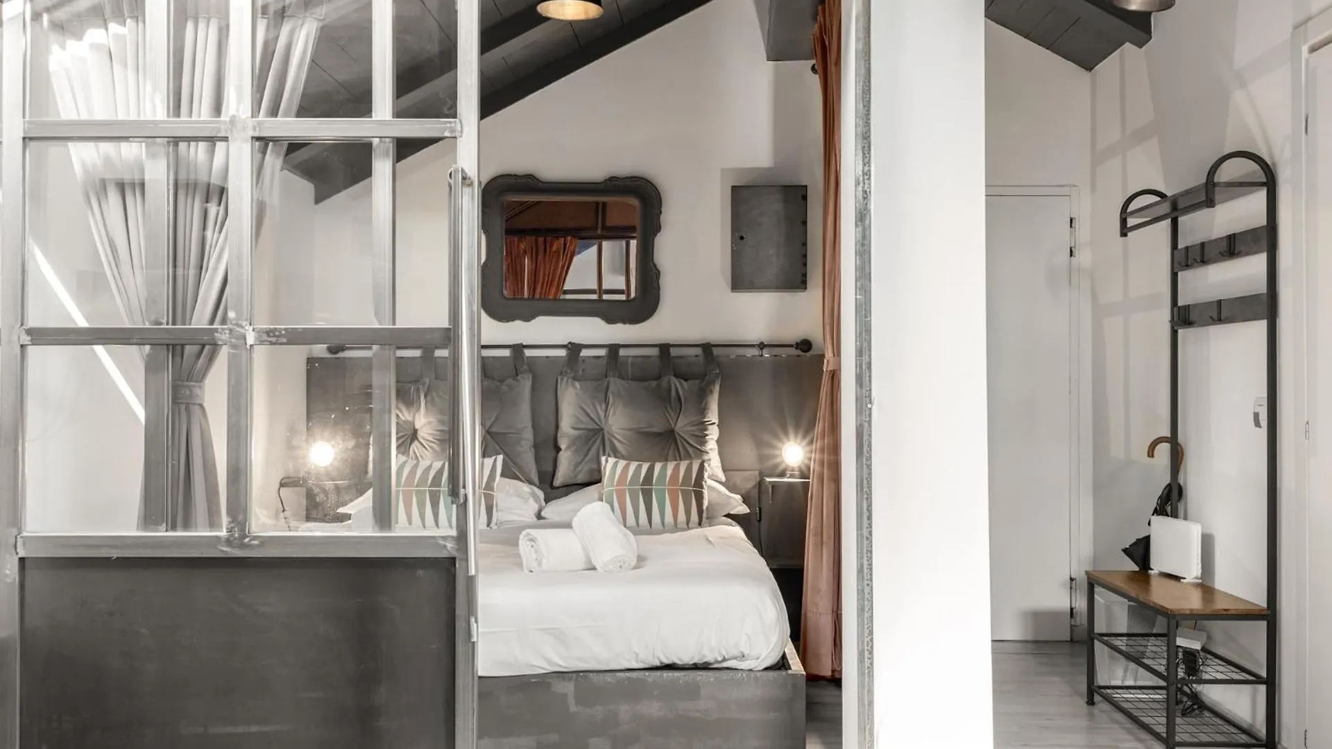 Apartamento Tortona Metro 200M - Charming Attic - Wifi Milán