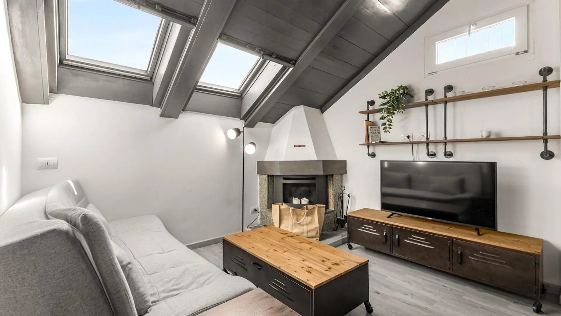 Apartamento Tortona Metro 200M - Charming Attic - Wifi Milán